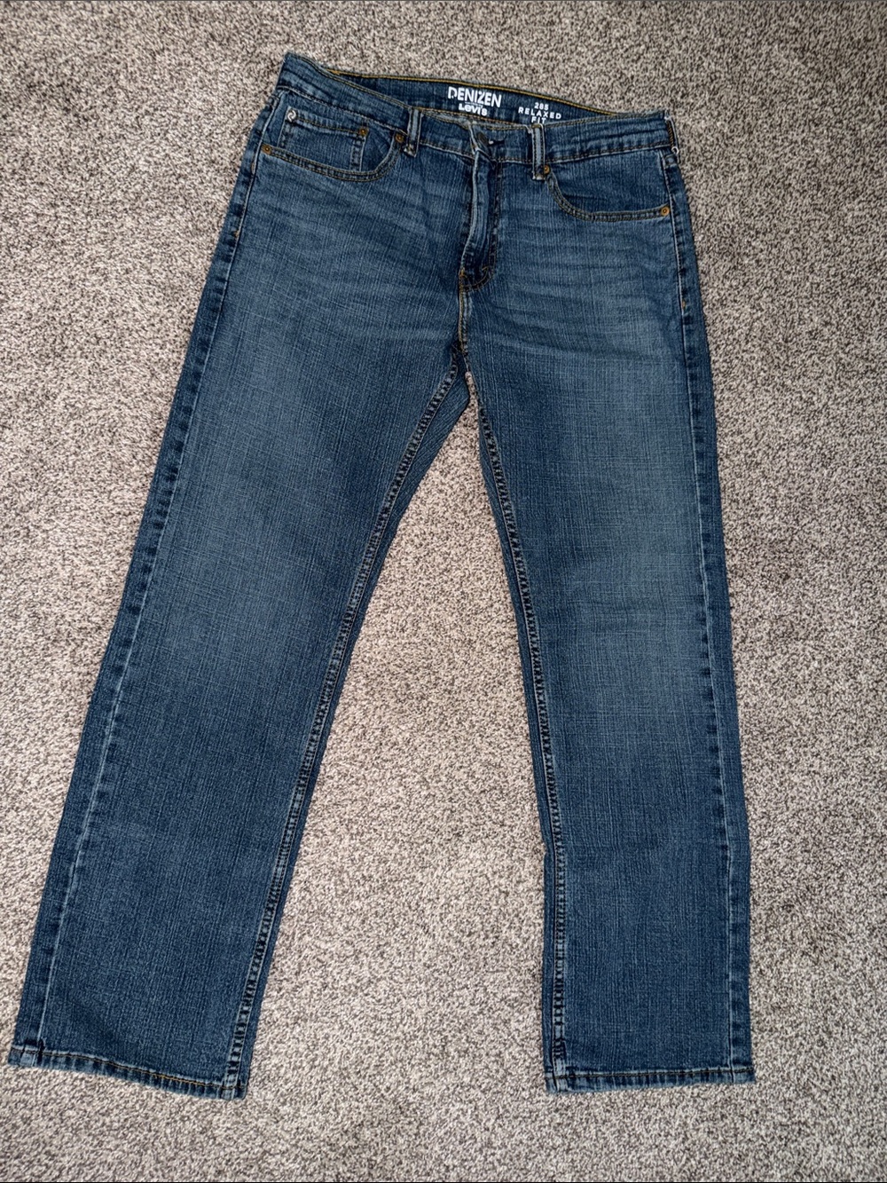 Levi's Relaxed Menโs Jeans in Dark Blue Wash